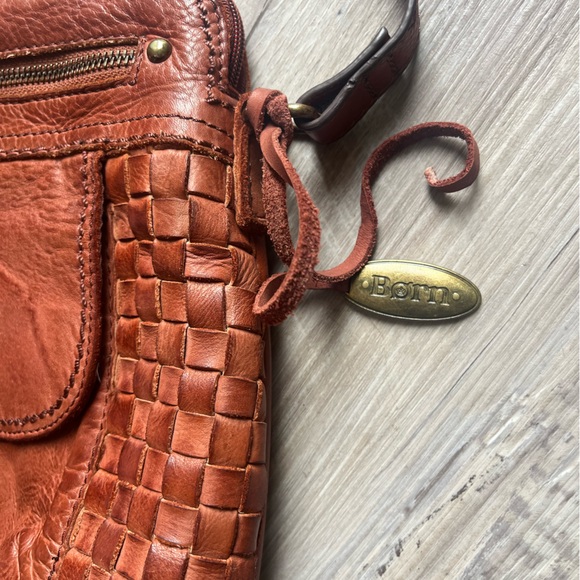 BORN cognac leather crossbody - Picture 3 of 9